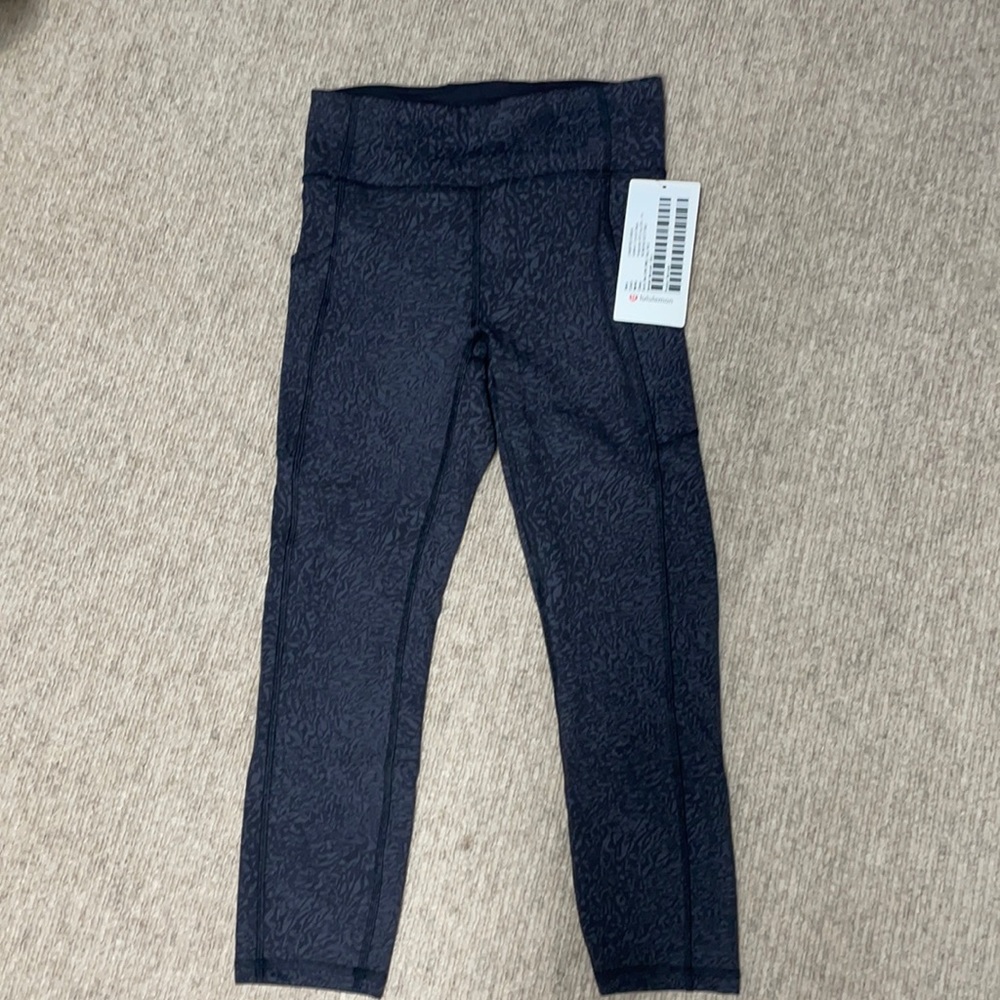 Lululemon invigorate HR crop 23”